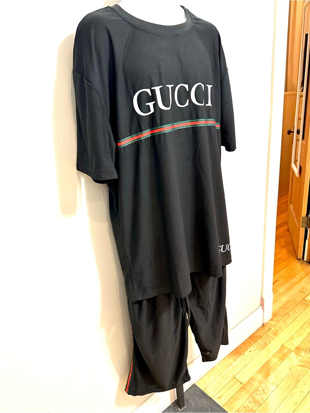 Gucci Black Tee and Shorts Set with Red Accent - Picture 5 of 13